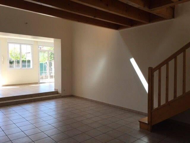 SPACIEUX DUPLEX AVEC COUR ET GARAGE