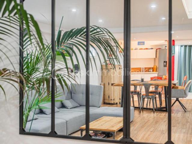 Spacieux et chaleureux 3 pièces rénové de 104 m2 en duplex