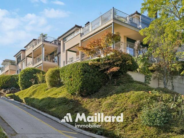 Spacieux et lumineux appartement de 5.5 pièces idéalement situé avec belles échappées sur le lac