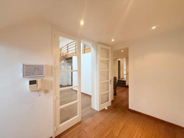 Spacieux et lumineux appartement duplex ± 158 m² EU