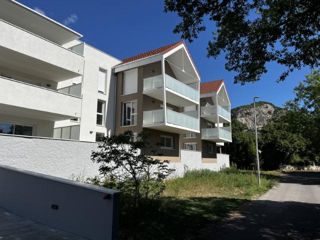 Spacieux et moderne appartement avec terrasse