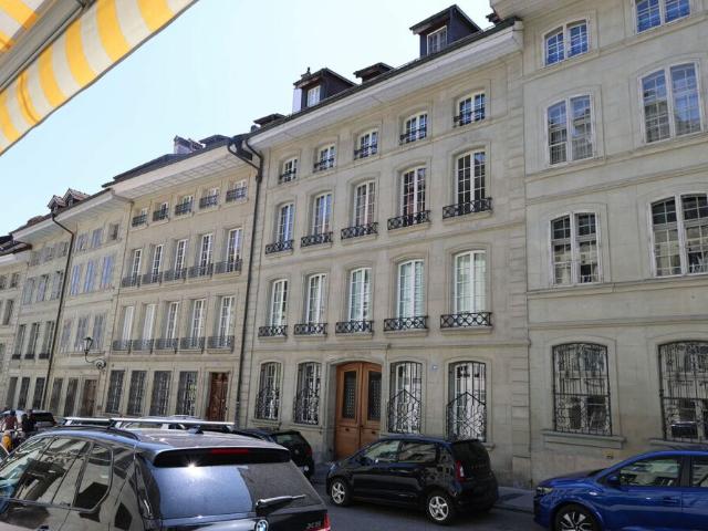 Spacieux logement de 4 pièces au dernier étage d'une immeuble historique