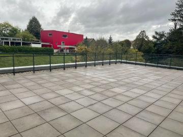 Spacieux logement lumineux de 4 pièces situé dans un immeuble récent