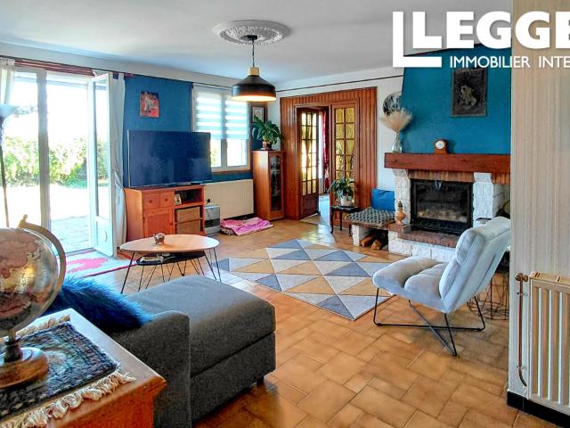 Spacieux pavillon de plain pied avec 4 chambres, proche de Sauzé Vaussais et Civray