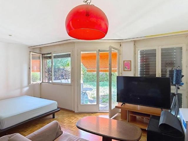 Spacieux studio au rez de chaussée avec terrasse