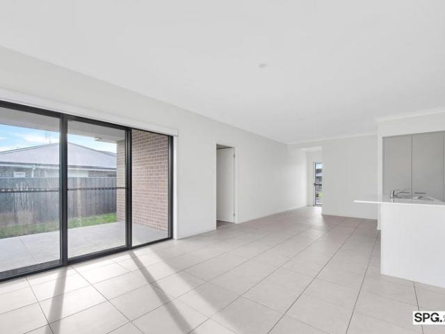 SPACOIUS 3 BEDROOM DUPLEX IN AN IDEAL LOCATION