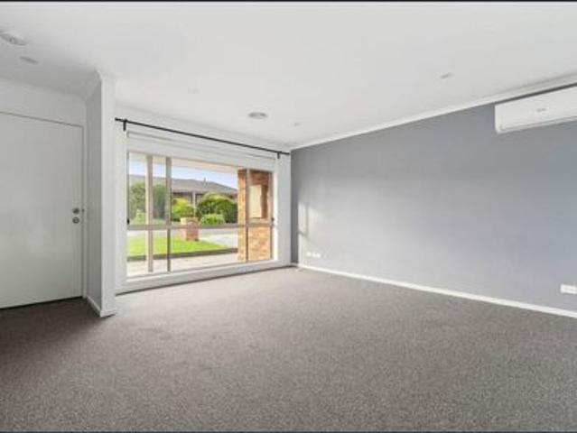 Spaious family living in prime location Cranbourne North