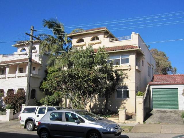 Spanish Mission Art Deco Unfurnished 2 Bedrooms Apartment for Lease