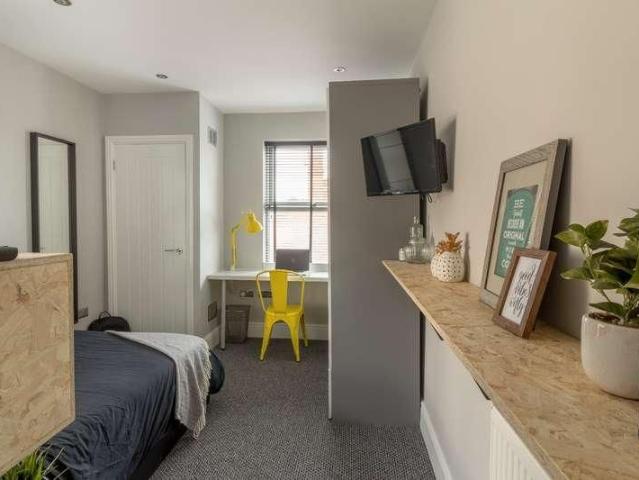 Spare Rooms / All Ensuite / Bed / Bath / Sept, LN2