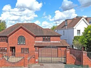 Spareleaze Hill, Loughton, IG10 1BS, United Kingdom | 6 bed house for rent #133223193 | Rentberry