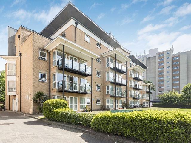 Sparkes Close, Bromley BR2, 2 bed flat to rent, £2,000 pcm | PrimeLocation