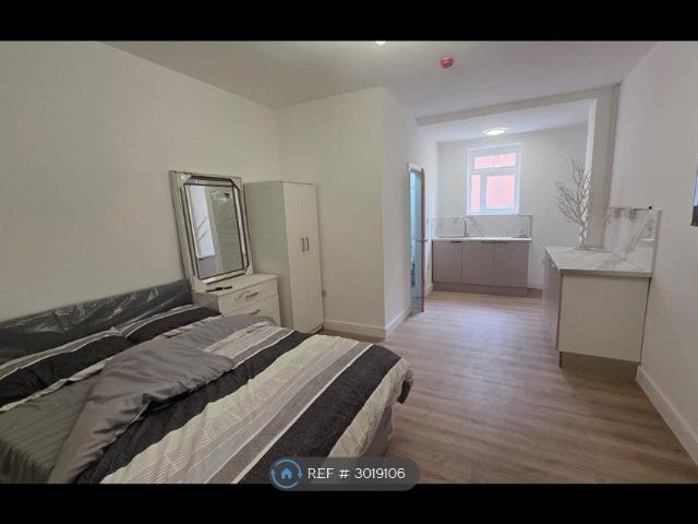 Sparkhill, Birmingham B11, Studio to rent, £800 pcm | PrimeLocation