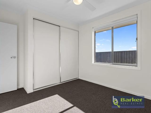 Sparkly New 4 Bedroom Home Modern & Easy Living