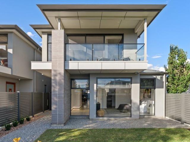 Sparkling Custom Living on a Grand Seaside Scale