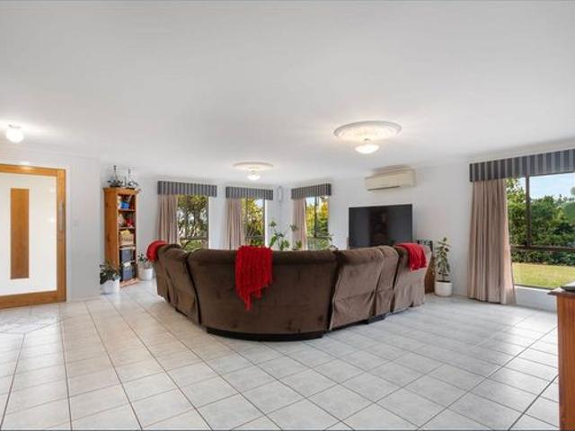 Sparkling pool, shed space and a well maintained lowset brick larged sized home!
