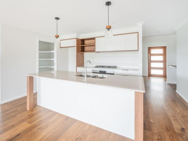 Sparkling young home, just steps from Rainbow beach