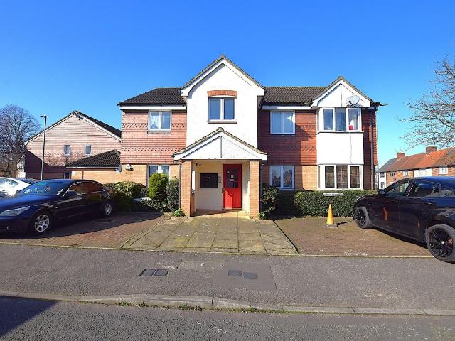 Sparks Close, Dagenham RM8, 1 bed flat to rent, £1,250 pcm | PrimeLocation