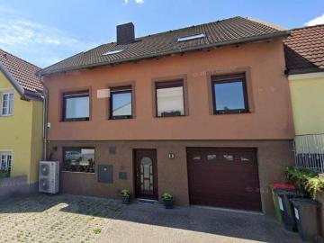 Sparsames Einfamilienhaus mit Photovoltaik & Luftwärmepumpe