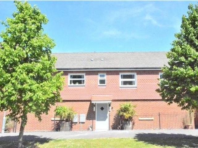 Sparrowhawk Way, Bracknell, Berkshire RG12, 2 bed maisonette to rent, £1,500 pcm | PrimeLocation
