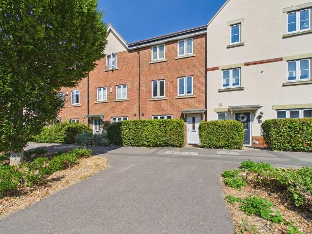 Sparrowhawk Way, Jennetts Park, Bracknell, Berkshire RG12, 4 bed terraced house to rent, £2,000 pcm | PrimeLocation
