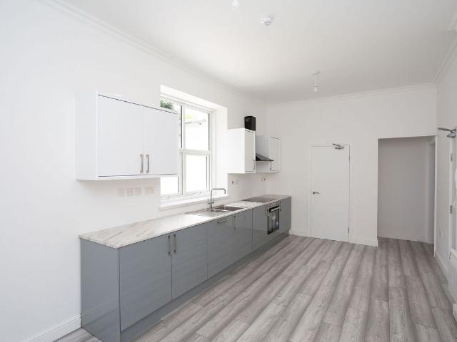 Sparrows Herne, Watford, Bushey WD23, 1 bed flat to rent, £1,250 pcm | PrimeLocation