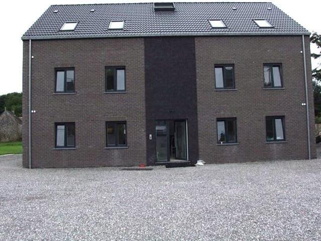 Spcieux et très confortable appartement avec jardin commun