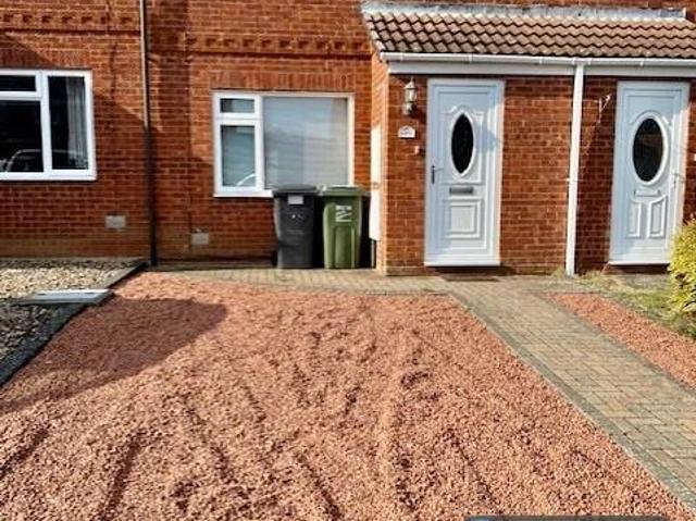 Spetchley Close, Redditch, B97 3 bed terraced house to rent £1,050 pcm £242 pw