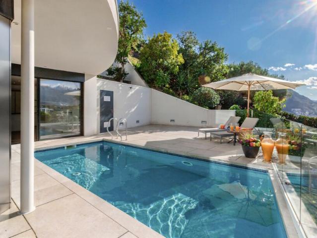 SPETTACOLARE VILLA CON PISCINA E VISTA PANORAMICA A LUGANO