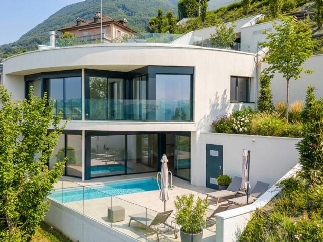 SPETTACOLARE VILLA CON PISCINA E VISTA PANORAMICA A LUGANO