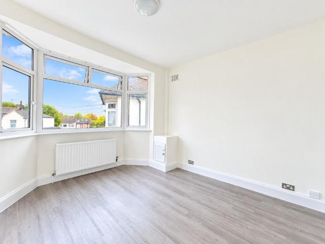 Speyside, LONDON, N14 2 bed house to rent £2,250 pcm £519 pw