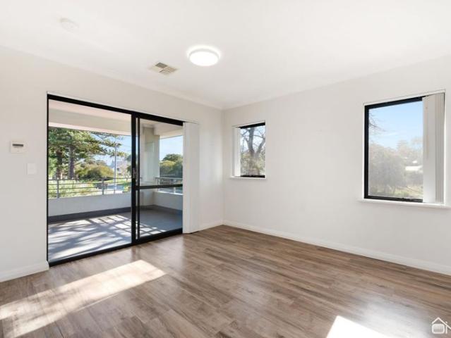 SPEARWOOD 2X1 SECURE UPSTAIRS APARTMENT WITH MODERN FEATURES!