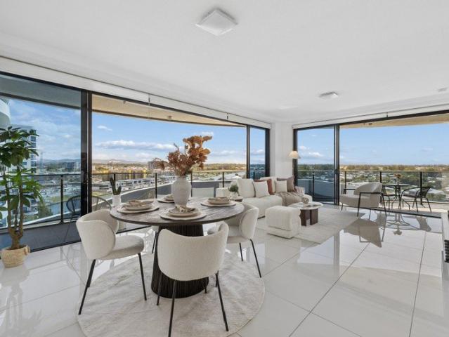 Specious 3 bedroom Waterfront living in Water Point