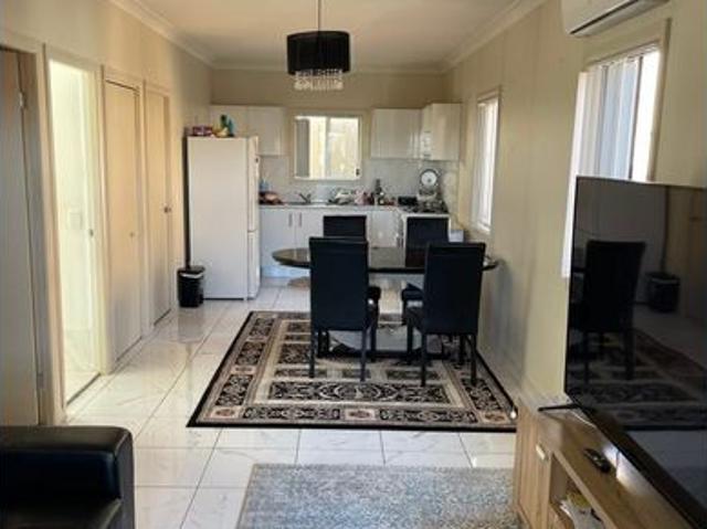 Specious Two bedroom Granny Flat close to Public Transport and Schools