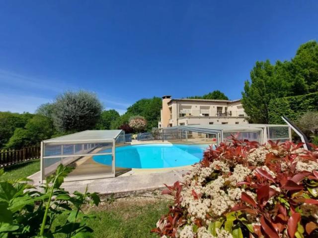 Spécial investisseur. 460 m2 habitable à 13 kms de Sarlat