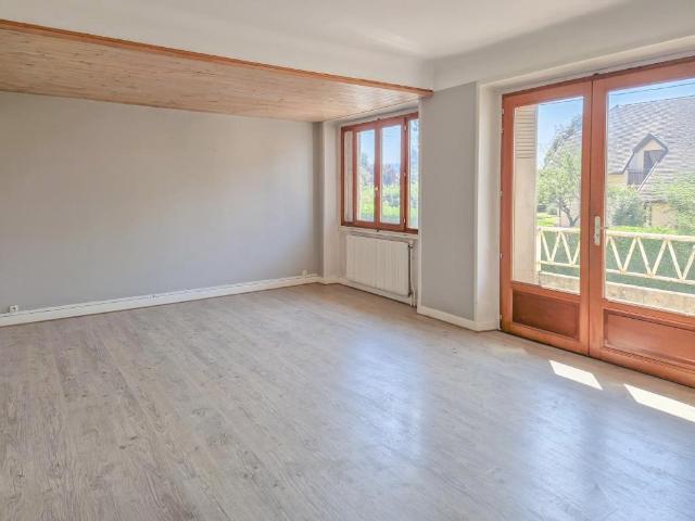 Spécial investissement: T3 80 m2 + 2 plateaux de 75 et 116. 270m² Belley