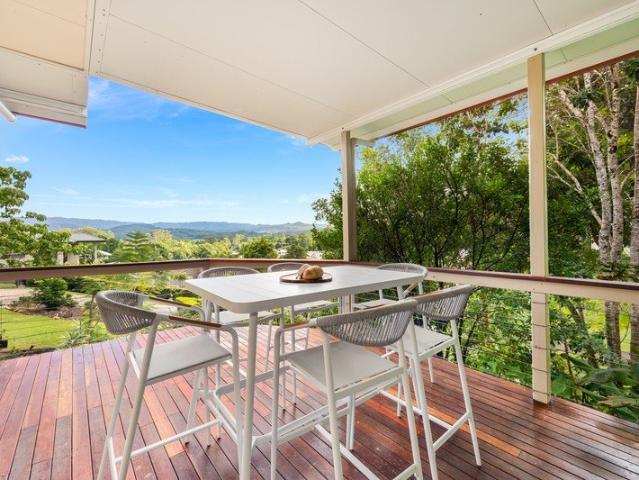 GENUINE DUAL LIVING WITH SENSATIONAL VIEWS AND FULLY RENOVATED!
