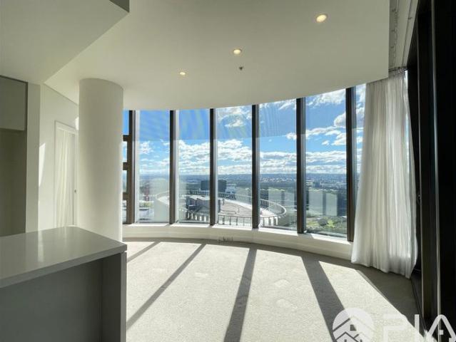 Spectacular 4 Bedroom + Study Apartment with Panoramic Harbour & City Views!