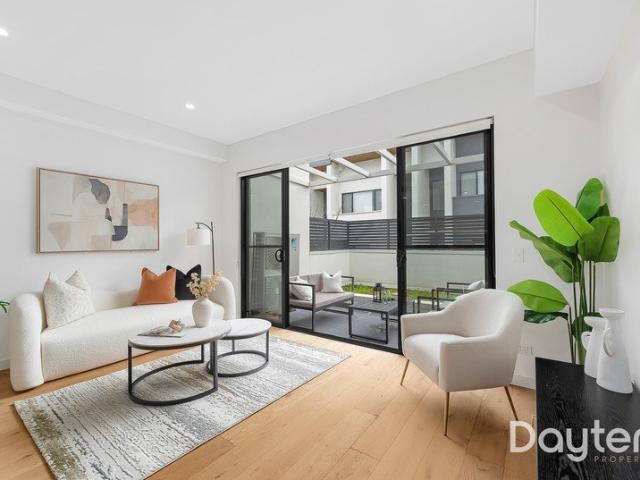 Spectacular 4 Bedroom Townhouse in Convenient Location