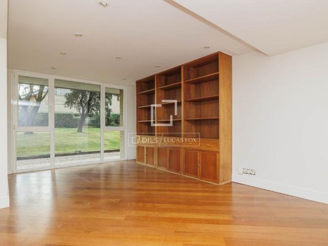 Spectacular 5 bedroom corner ground floor for rent with absolute privacy and security with an impressive garden in one of the most sought after urbanizations in the Madrid capital, La Finca. Just a few minutes from the British & American school