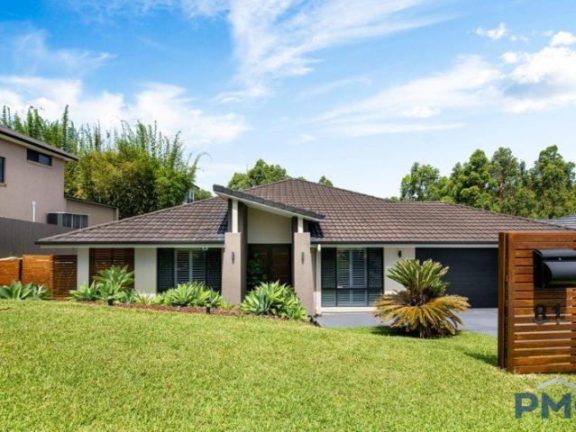 SPECTACULAR 5 BEDROOM HOME IN FABULOUS LOCATION!