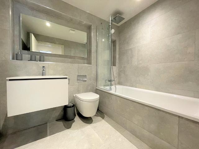 Spectacular 2 Bedroom Apartment in Great Location Has an Apartment