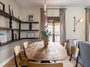 Spectacular 2 Bedroom Apartment with Modern Amenities and Air Conditioning, Madrid Amsterdam Apartments for Rent