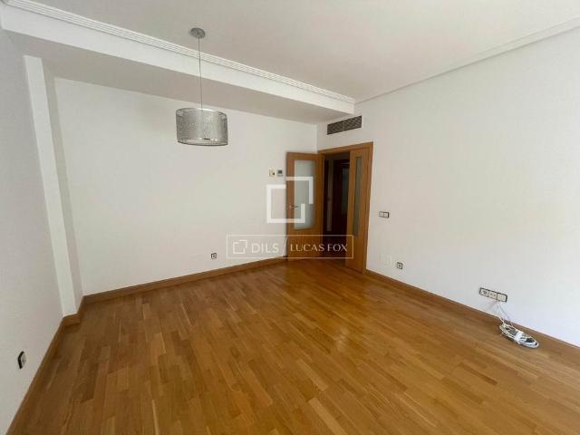 Spectacular 2 Bedroom Ground Floor Apartment with a Private Garden in Sanchinarro