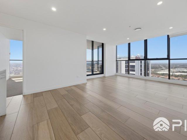 Spectacular 31st Floor Apartment with Panoramic North East Skyline Views