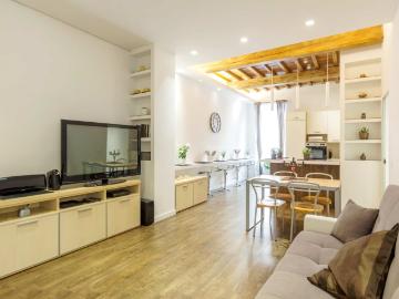 Spectacular 3 Bedroom with Colosseum Views Cribmed