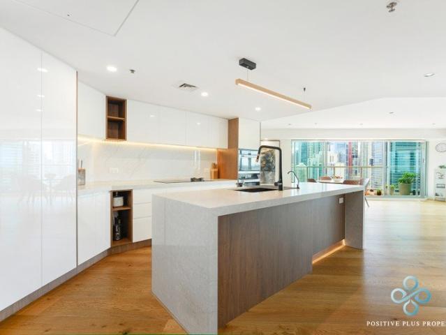 Spectacular Three Bedroom Apartment In the heart of Sydney