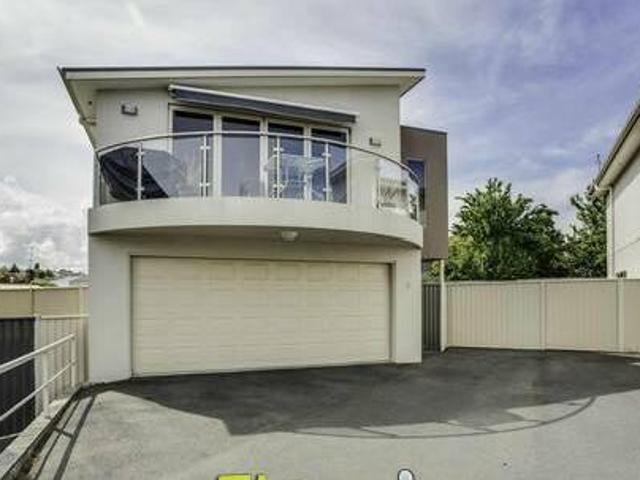 Spectacular Townhouse in a Great Complex