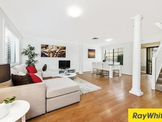 SPECTACULAR TOWNHOUSE IN THE HEART OF CASTLE HILL