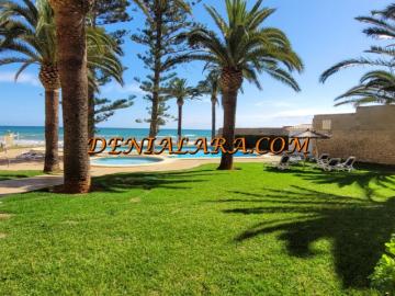 Spectacular townhouse on the beachfront with terraces, solarium, and pool
