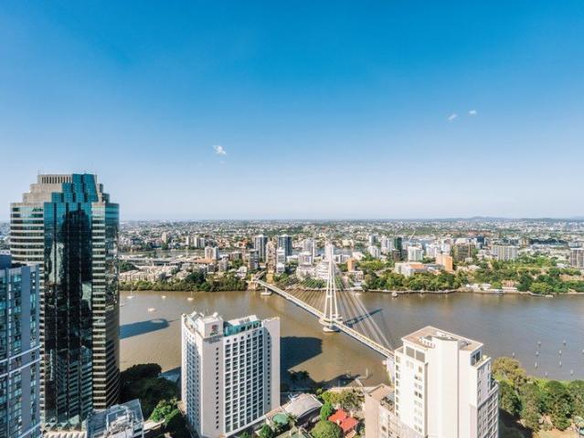 Spectacular two bedroom one bath apartment in Brisbane City. Facing east to breathtaking horizon and Unblocked City View